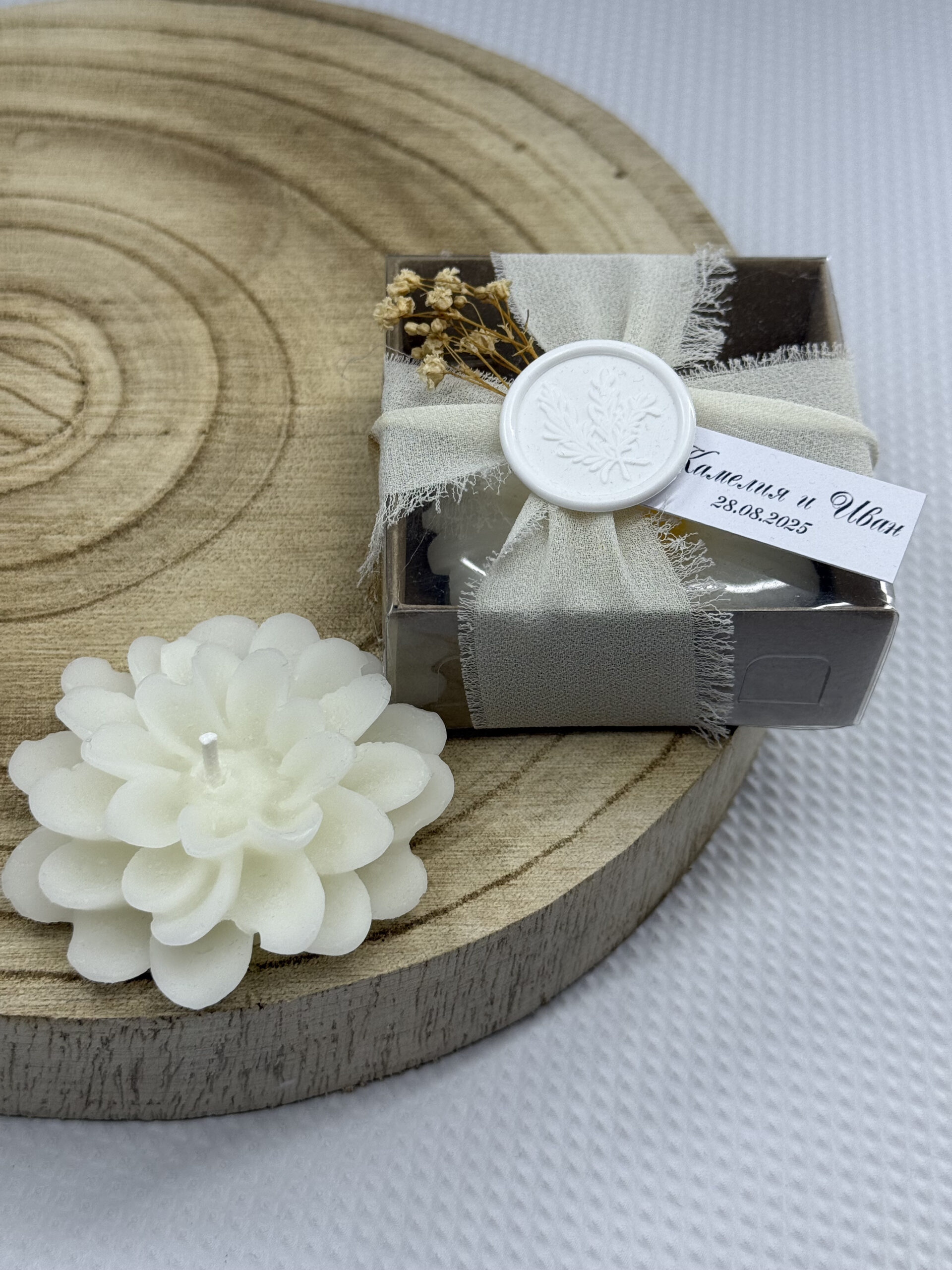 Подаръчна свещ